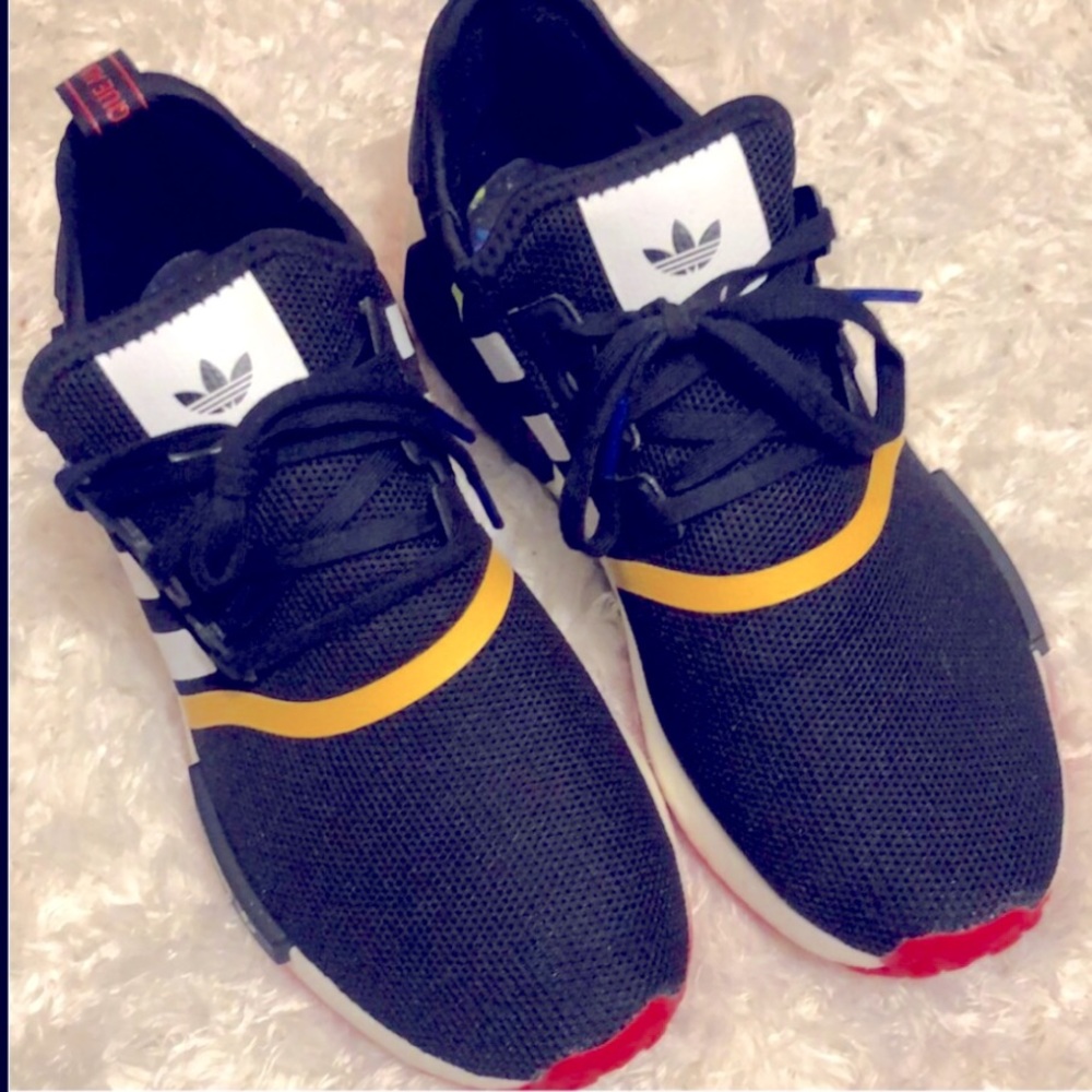 UNISEX ADIDAS NMD RUNNING SNEAKERS 6Y=7.5W